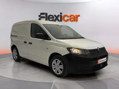 Usado VW Caddy California 102 CV (75 kW) 2023 Blanco Monovolumen