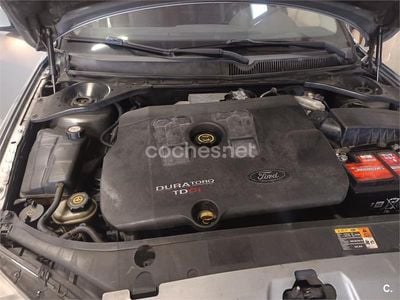 Usado Ford Mondeo Futura 130 CV (95 kW) 2005 Gris / plata Berlina