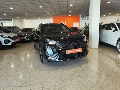 Usado Peugeot 2008 Allure 100 CV (73 kW) 2023 Negro SUV