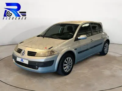 Usado Renault Mégane Authentique 80 CV (58 kW) 2005 Gris / plata Berlina