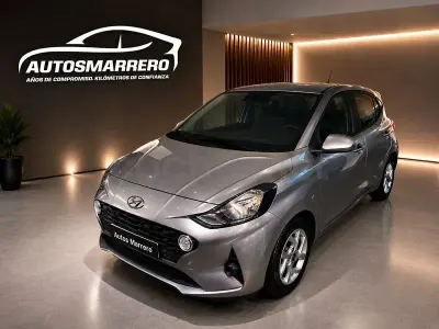 Usado Hyundai i10 67 CV (49 kW) 2022 Beige Utilitario