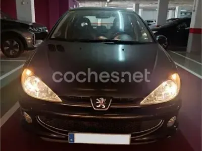 Usado Peugeot 206 75 CV (55 kW) 2006 Negro Berlina
