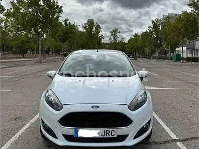 Usado Ford Fiesta Trend 82 CV (60 kW) 2016 Blanco Utilitario