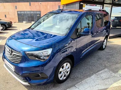 Usado Opel Combo Life Elegance 131 CV (96 kW) 2021 Azul Monovolumen