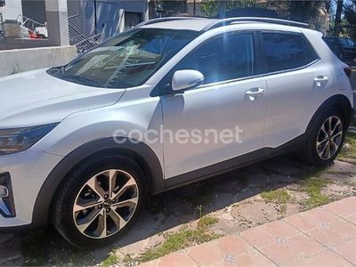 Usado Kia Stonic Style 100 HP (73 kW) 2024 Branco SUV