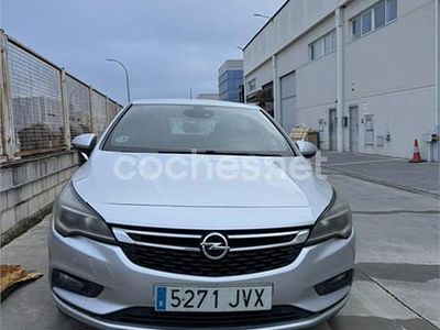 Usado Opel Astra Dynamic 136 CV (100 kW) 2016 Gris / plata Berlina