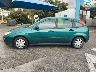 Usado Ford Focus Ambiente 101 CV (74 kW) 1999 Verde Utilitario
