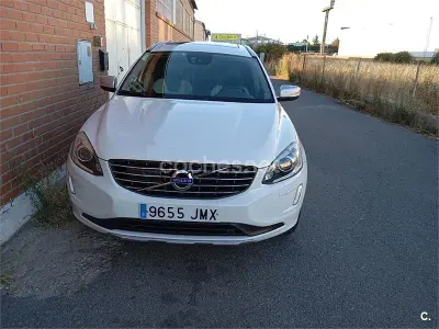 Używany Volvo XC60 Momentum 181 KM (133 kW) 2016 Biały SUV