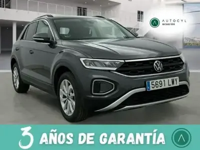 Usado VW T-Roc Life 116 CV (85 kW) 2023 Gris SUV