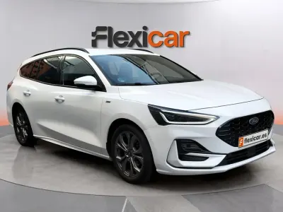 Usado Ford Focus Active 155 CV (114 kW) 2022 Blanco Familiar