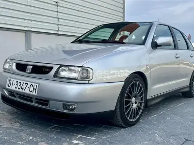 Usado Seat Ibiza 110 CV (80 kW) 1998 Gris / plata Utilitario