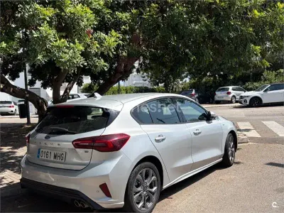 Usado Ford Focus ST-Line 125 CV (91 kW) 2023 Gris / plata Berlina
