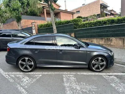 Usado Audi A3 150 CV (110 kW) 2020 Gris / plata Berlina