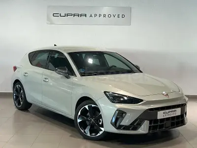 Usado Cupra Leon 150 CV (110 kW) 2025 Gris / plata Berlina