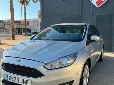 Usado Ford Focus ST-Line 120 CV (88 kW) 2016 Gris Familiar