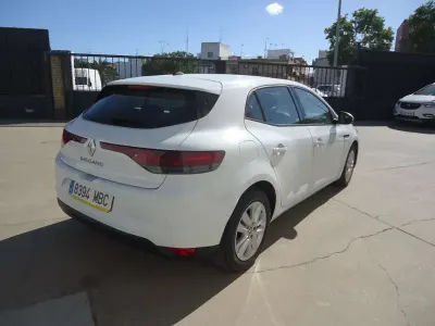 Usado Renault Mégane Equilibre 116 CV (85 kW) 2022 Blanco Utilitario