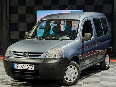 Usado Peugeot Partner Tepee 75 CV (55 kW) 2010 Gris / plata Monovolumen