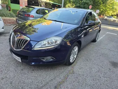 Usado Lancia Delta 120 CV (88 kW) 2008 Azul Utilitario