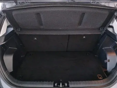 Usado Hyundai i20 101 CV (74 kW) 2022 Gris Utilitario