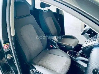 Usado Seat Altea Reference 105 CV (77 kW) 2011 Gris / plata Monovolumen