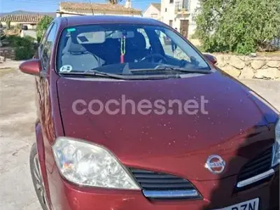 Usado Nissan Primera Visia 109 CV (80 kW) 2002 Granate Berlina