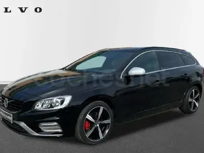 Usado Volvo V60 R-Design Momentum 120 CV (88 kW) 2017 Negro Familiar