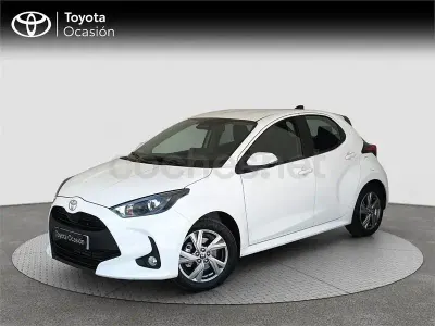 Usado Toyota Yaris Hybrid Active 116 CV (85 kW) 2025 Blanco Berlina