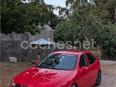 Usado Seat Leon FR 150 CV (110 kW) 2003 Rojo Berlina