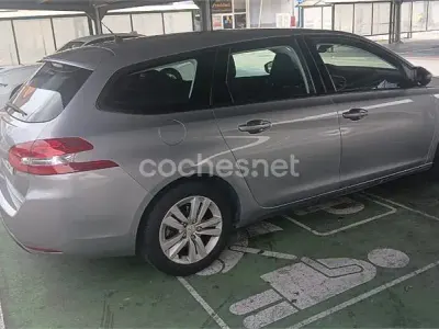 Usado Peugeot 308 SW Style 115 CV (84 kW) 2014 Gris / plata Familiar
