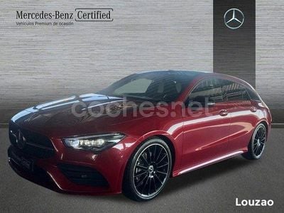 Usado Mercedes CLA200 Shooting Brake 150 CV (110 kW) 2024 Granate Familiar