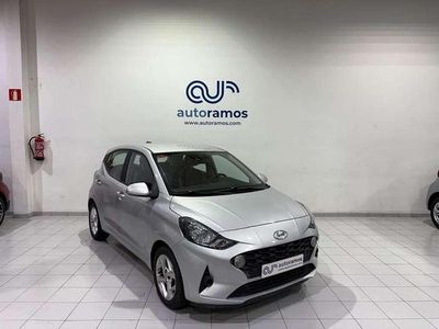 Usado Hyundai i10 67 CV (49 kW) 2021 Gris Utilitario