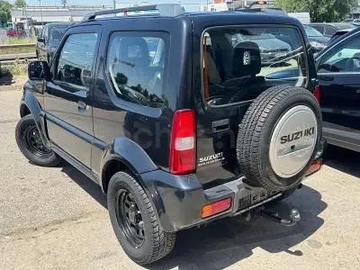 Usado Suzuki Jimny 85 CV (62 kW) 2010 Negro SUV