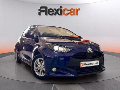 Usado Toyota Yaris Hybrid Active 116 CV (85 kW) 2021 Azul Berlina