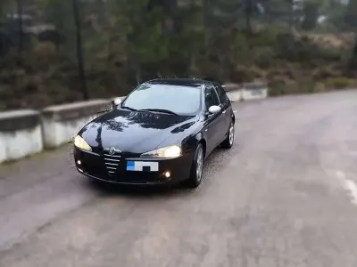 Usado Alfa Romeo 147 Distinctive 120 CV (88 kW) 2005 Negro Utilitario