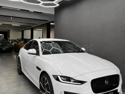 Usado Jaguar XE SE 300 CV (220 kW) 2020 Blanco Berlina
