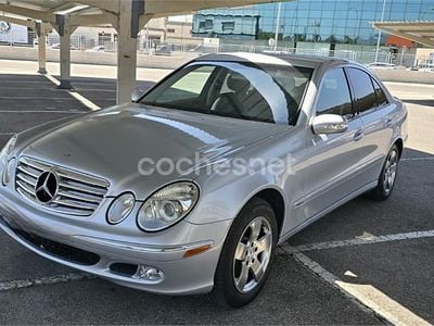 Gris / plata Usado 2006 Mercedes E220 Elegance Berlina | 9250 € (Un poco caro)