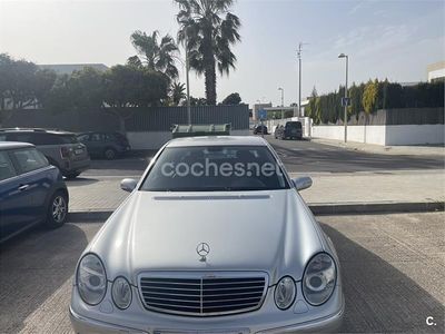 Usado Mercedes E270 Avantgarde 170 CV (125 kW) 2002 Gris / plata Berlina