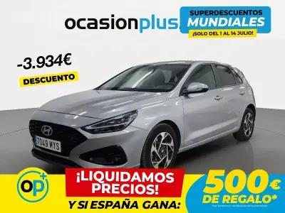 Usado Hyundai i30 100 CV (73 kW) 2025 Gris Berlina