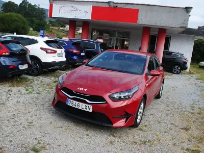 Usado Kia Ceed 136 CV (100 kW) 2022 Granate Utilitario