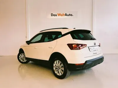 Usado Seat Arona Style 110 CV (80 kW) 2023 Blanco SUV