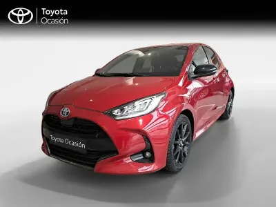 Usado Toyota Yaris Hybrid Style 116 CV (85 kW) 2022 Rojo Berlina