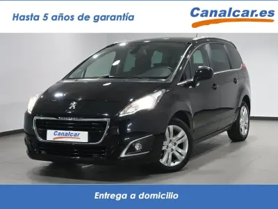 Usado Peugeot 5008 Style 120 CV (88 kW) 2016 Rojo Monovolumen