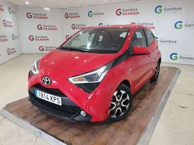 Usado Toyota Aygo X-play 72 CV (52 kW) 2018 Rojo Utilitario