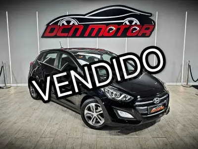 Usado Hyundai i30 Blackline 110 CV (80 kW) 2015 Negro Berlina