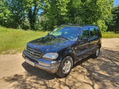 Usado Mercedes ML270 163 CV (119 kW) 2001 Azul SUV