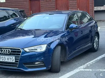 Usado Audi A3 Attraction 110 CV (80 kW) 2014 Azul Berlina