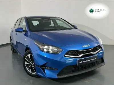 Käytetty Kia Ceed 100 HP (73 kW) 2025 Sininen Viistoperä
