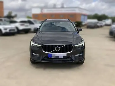 Usado Volvo XC60 Momentum 197 CV (144 kW) 2022 Gris SUV