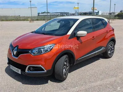 Usado Renault Captur Zen 90 CV (66 kW) 2016 Rojo SUV