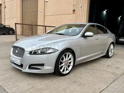 Usado Jaguar XF Premium Luxury 200 CV (147 kW) 2012 Gris / plata Berlina